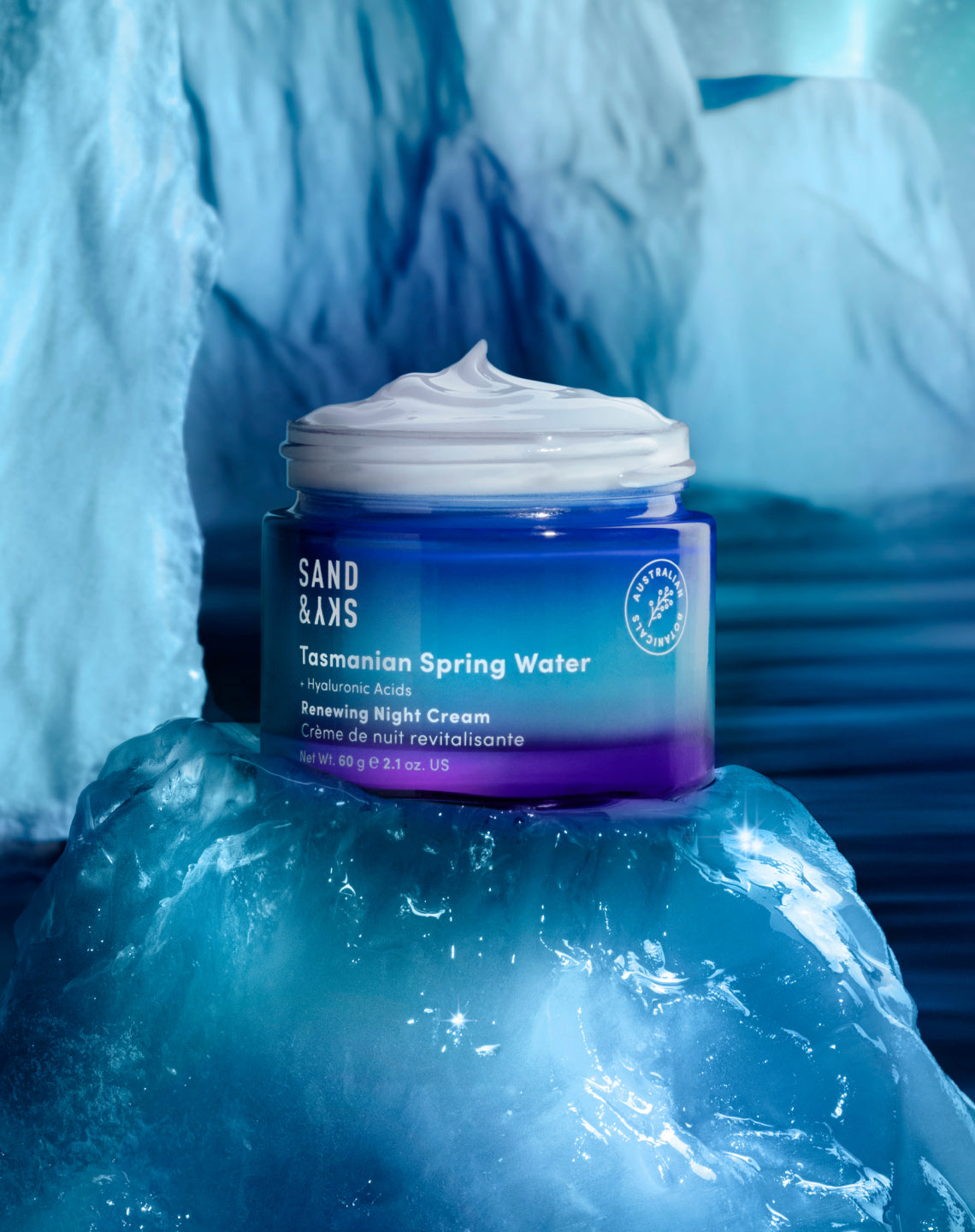 Tasmanian Spring Water Renewing Night Cream Lifestyle-Bild – Produkt in Anwendung