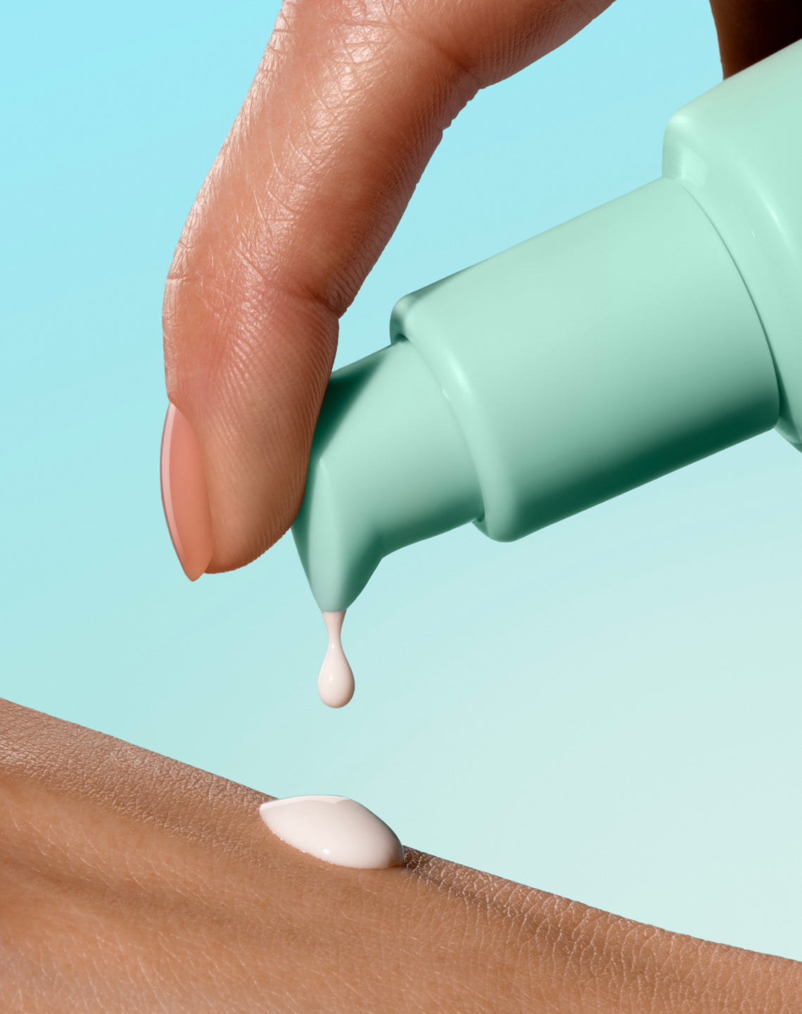 Australian Sunshield Daily Hydrating Sunscreen SPF50+ – Nahaufnahme der Textur und Konsistenz von SandSky