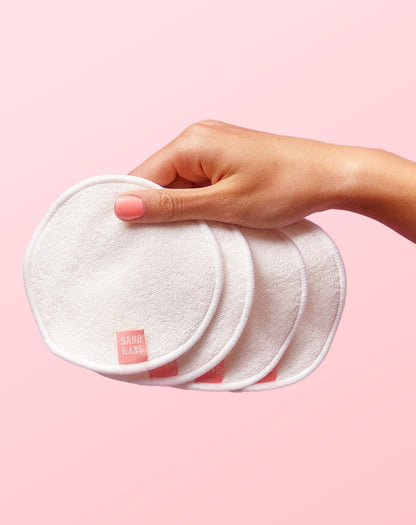 Lifestyle-Bild des SandSky Australian Pink Clay Pore Tight Kits – Produkt in Anwendung